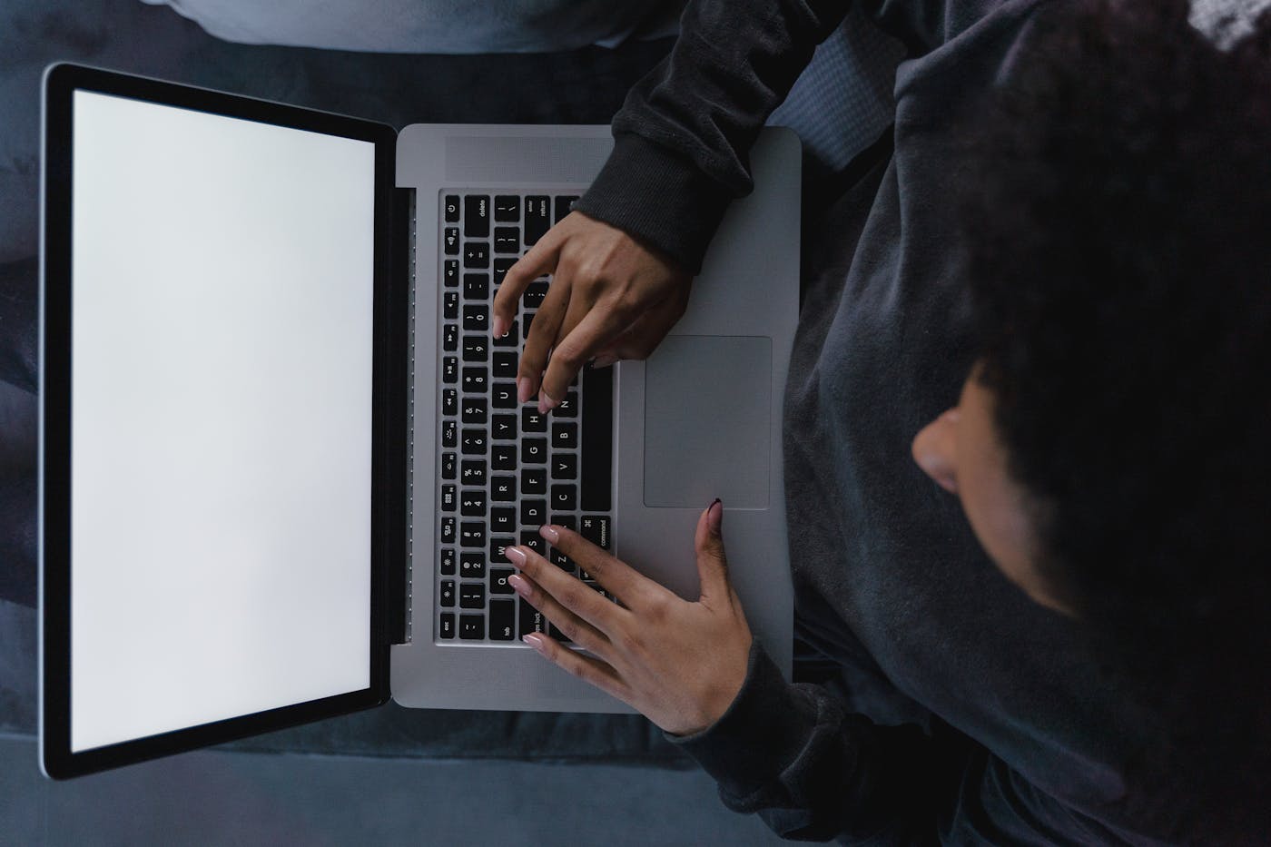 Live peer recovery huddle on a laptop
