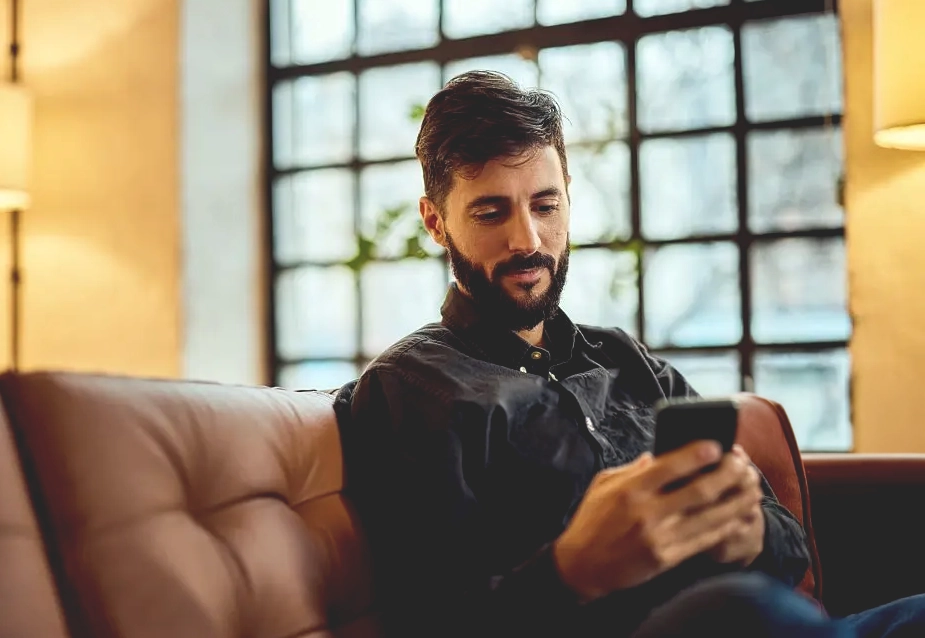 Tether addiction and recovery education for families on a mobile phone